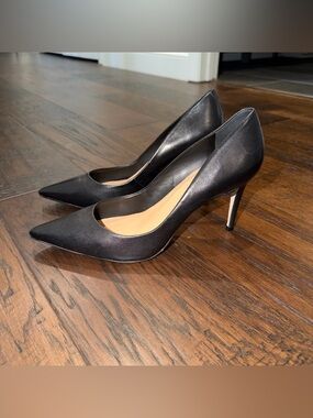 Saks fifth avenue black pumps